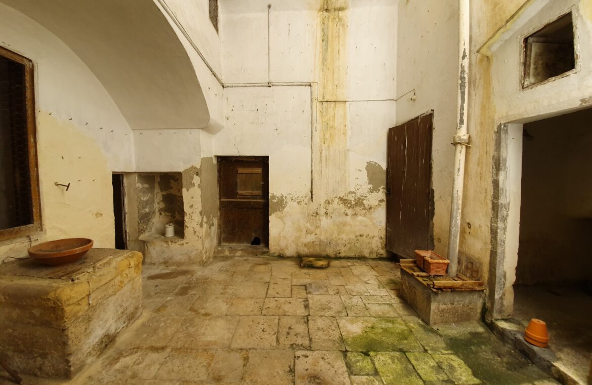 corte interna immobile palazzo epoca salice salentino vendita arkè immobilare nardò